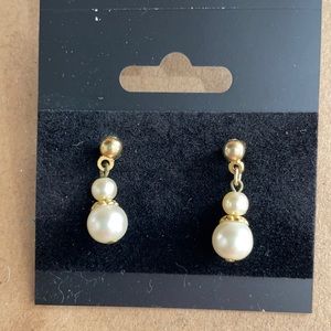 Faux pearl dangly earrings